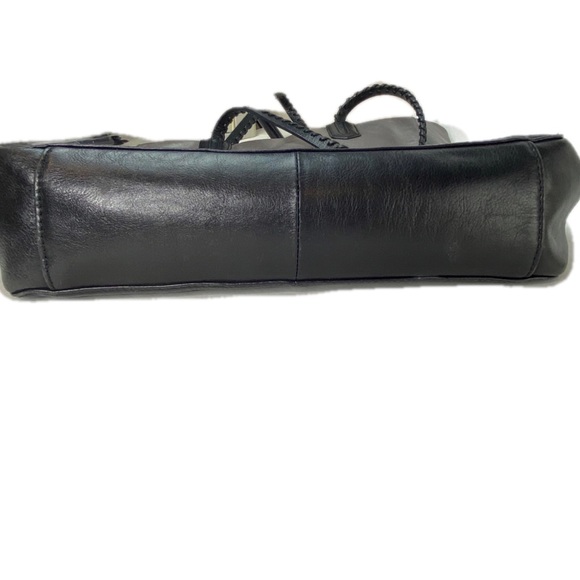 Cynthia Rowley Large Leather Pocket Shoulder Bag - Picture 6 of 11